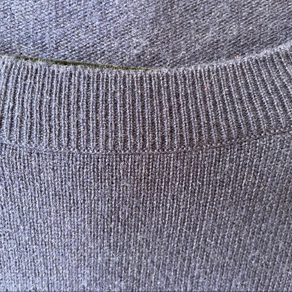 Neiman Marcus Cashmere Purple Sweater, XS - Picture 4 of 7